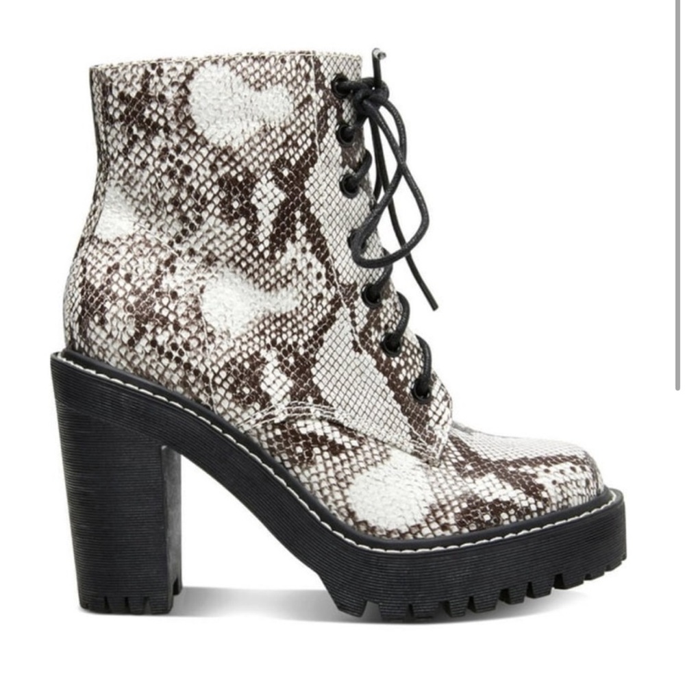 Like new in box Madden Girl Archiee boot